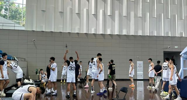 广东备战全运会！“黑白矮”驰援杜锋，男篮四大中锋正式到位！