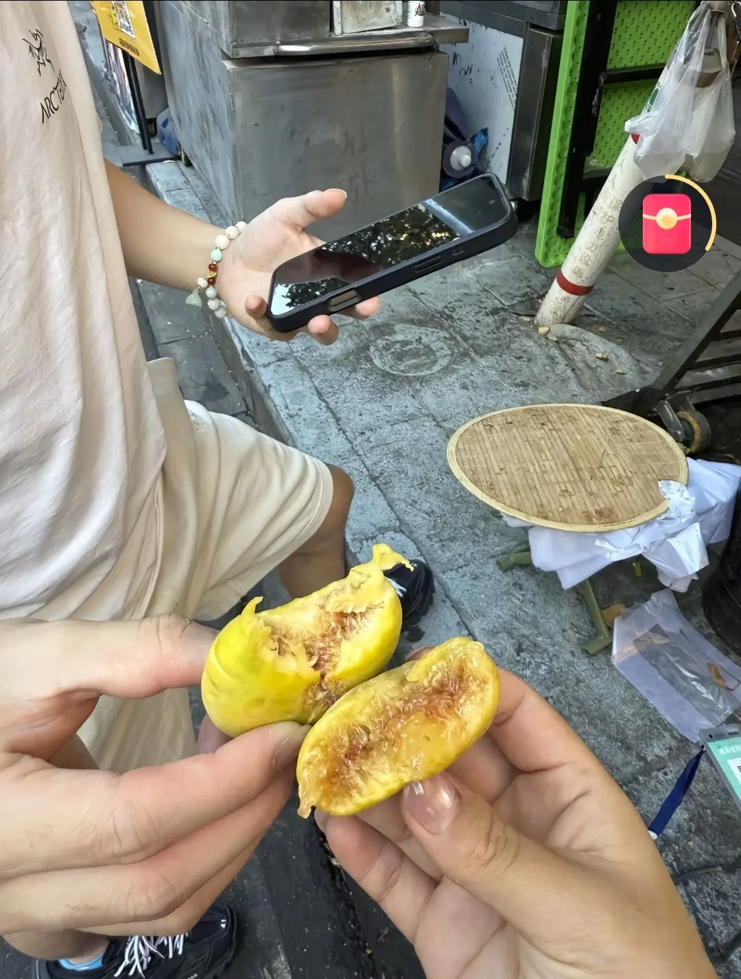 向鹏发，林诗栋黄友政来互动，向鹏回复亮了，评论区里笑不活