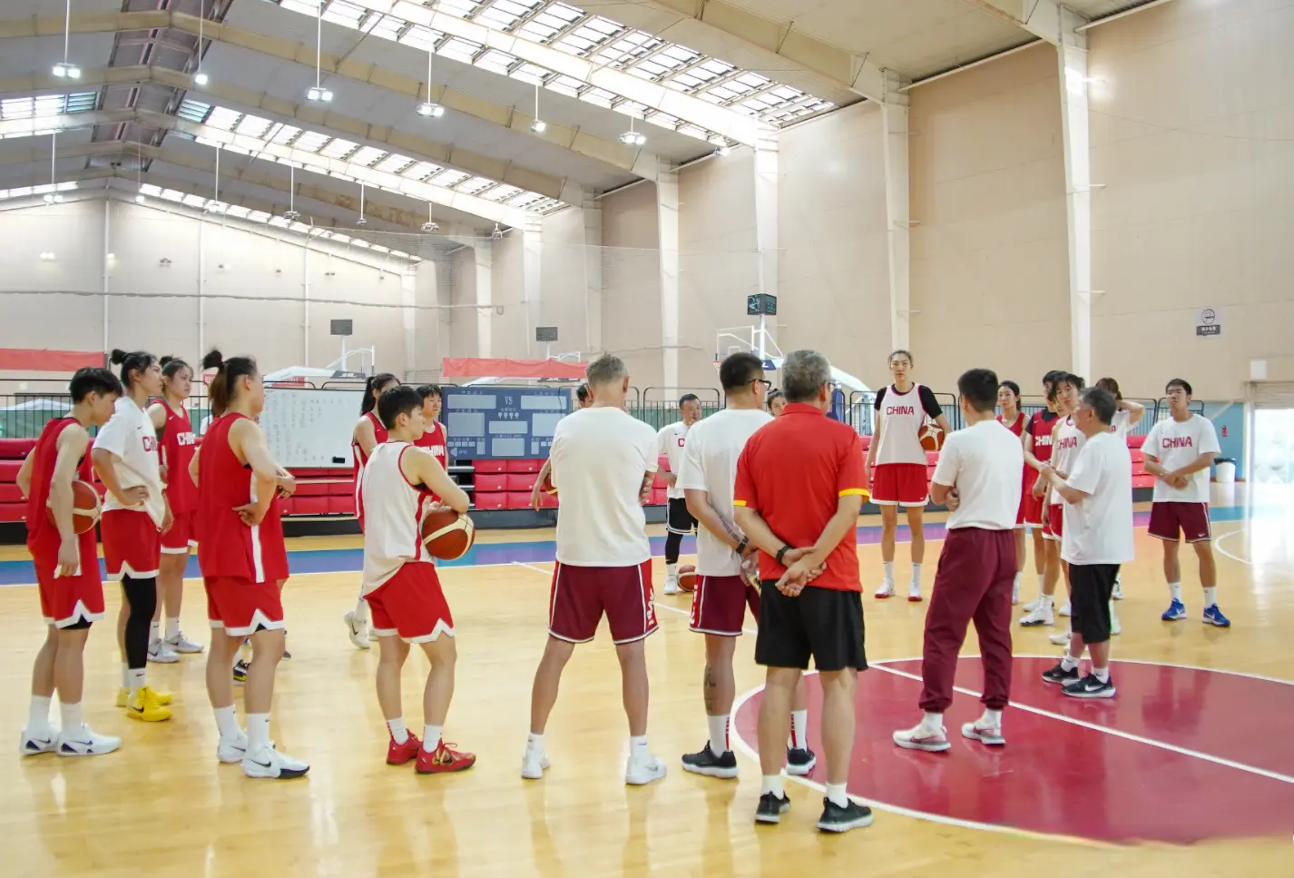 辟谣了！网传张子宇冉珂嘉退出为不实消息，中国女篮真有2人离队