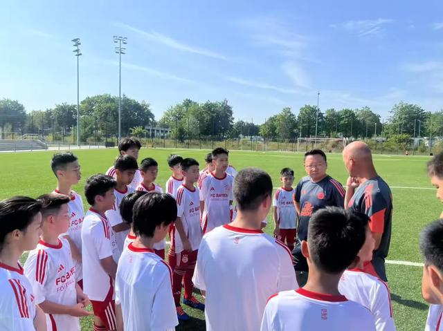 足球小将越山海拜仁体验满载归——江汉区师生赴德开展拜仁慕尼黑足球体验营活动