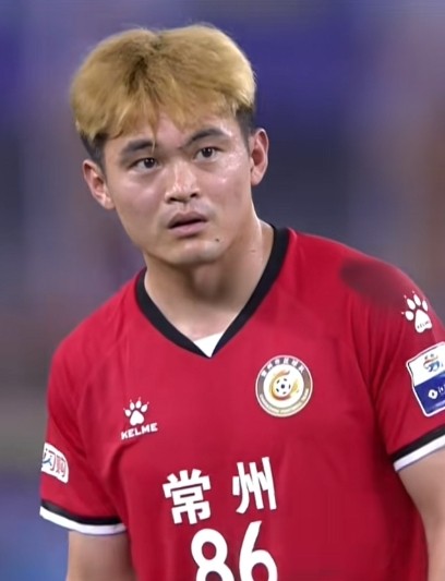 苏媒：黄紫昌登陆苏超引发欢呼，本质是对纯粹足球的集体共鸣