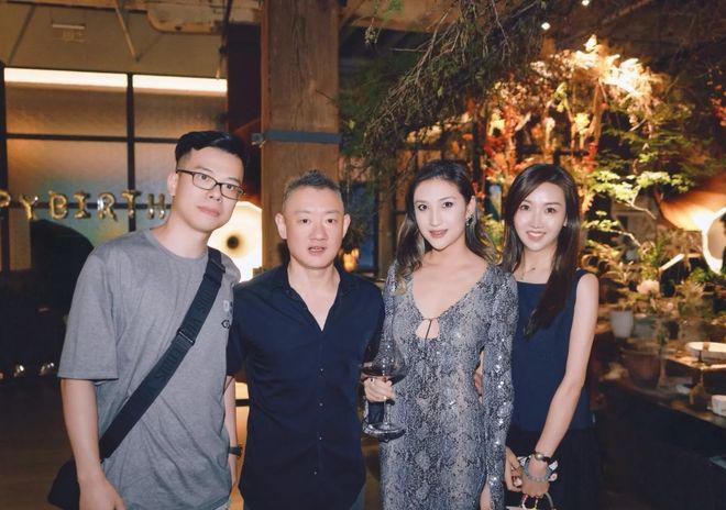 汪雨弟弟发声，曝哥哥离婚后和崔璨常带两个孩子玩，前妻太大度