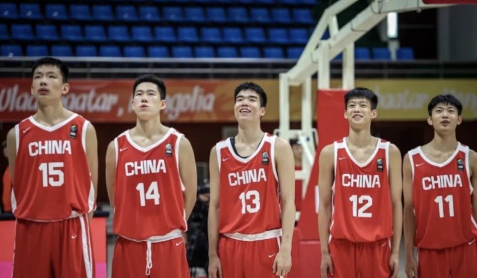 最后3.4秒，韩国球员输球又输人，拒绝和中国男篮握手致意！