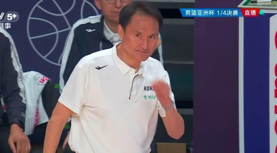 最后3.4秒，韩国球员输球又输人，拒绝和中国男篮握手致意！