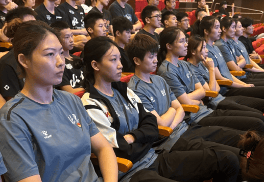 北京首钢男女篮和各梯队今天上午集体观看九三盛大阅兵
