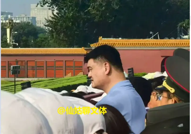 排面，姚明和翟晓川受邀观礼九三阅兵，胡明轩离这个待遇只差一球