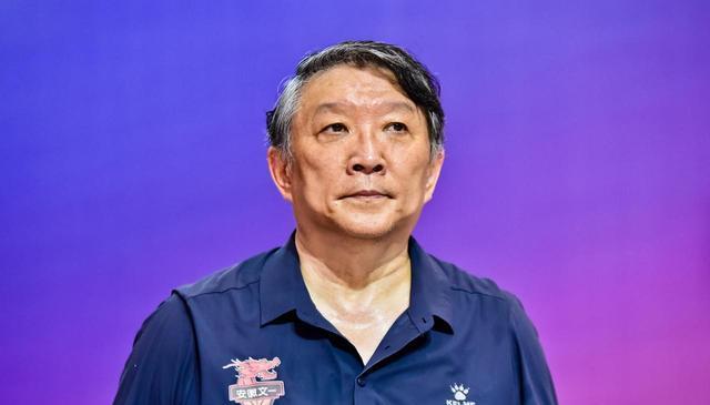 仅剩16人了！中国女篮传来最新消息，又有2人退出，宫鲁鸣难啊…