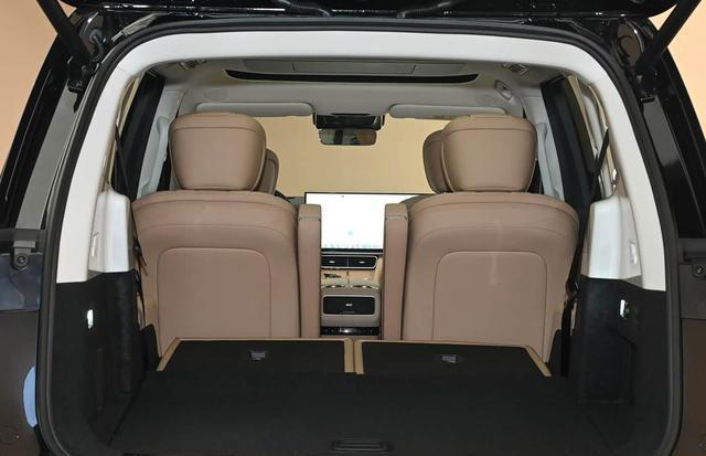 奇瑞造了台“理想L9”，长超5米2，配30英寸巨屏，续航超1400km