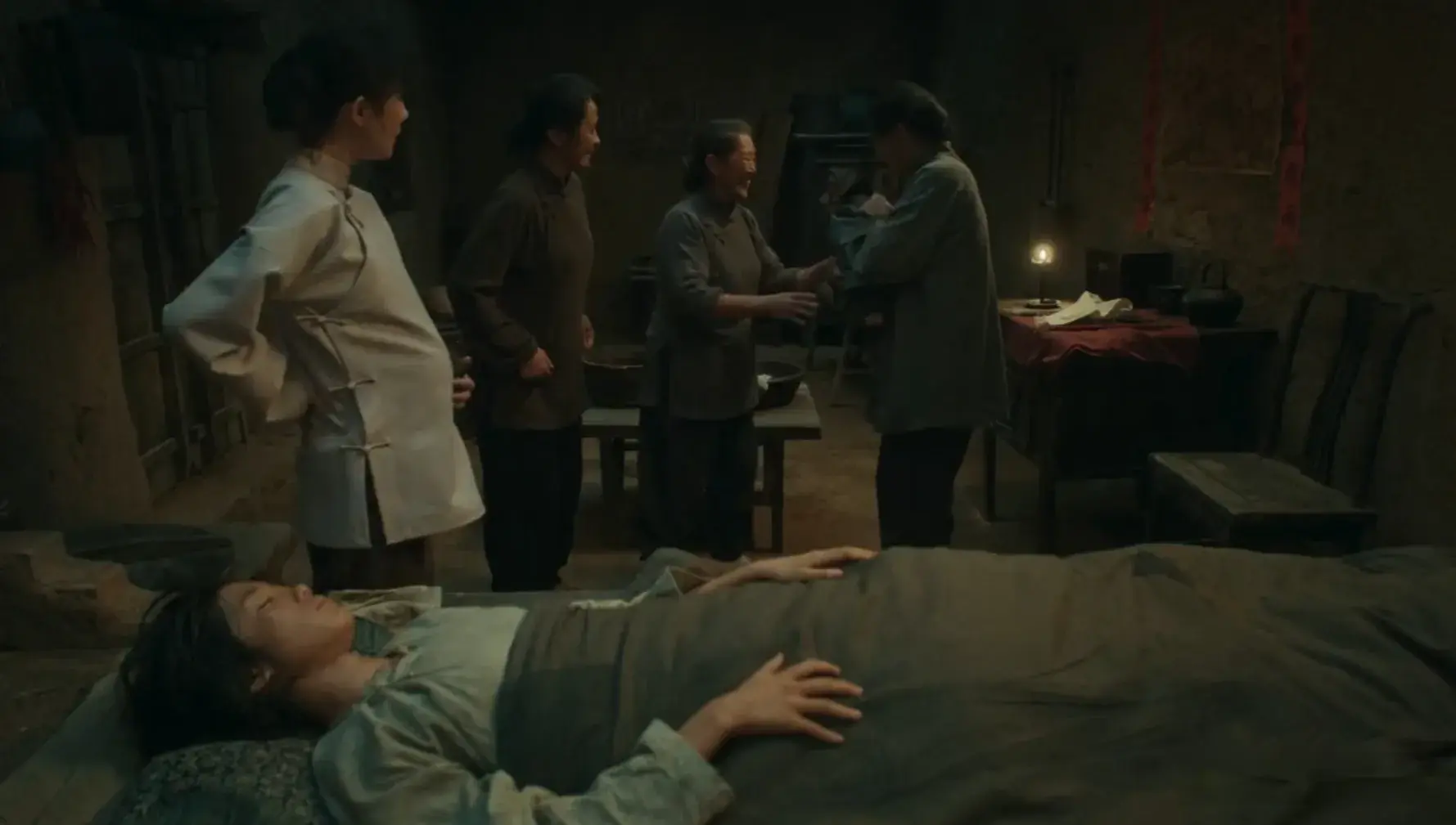 生万物为何不明确指出傻挑生的坷拉的亲生父亲是谁？答案呼之欲出