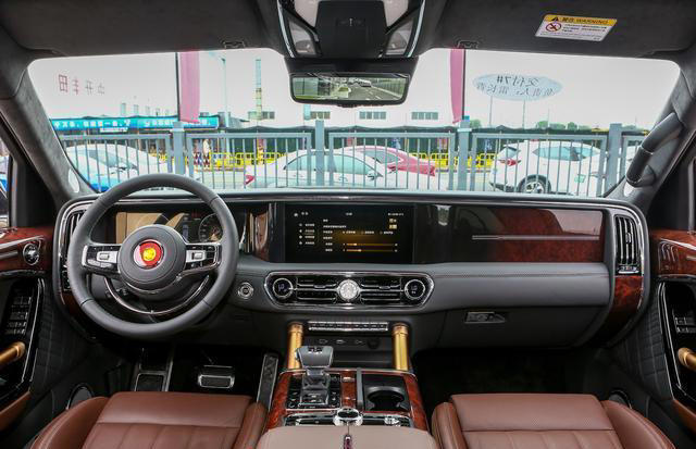 红旗全新大型SUV车展亮相！车长超5米6，搭载全新4.0T V8发动机