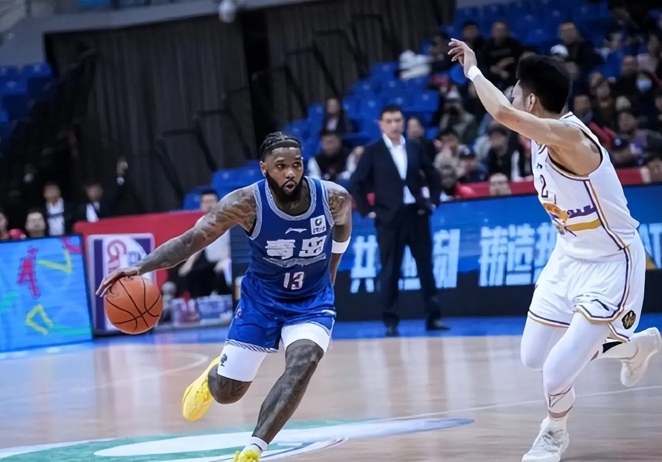 22点01分！山东男篮双外援确定，第3外援锁定内线，强援驰援邱彪