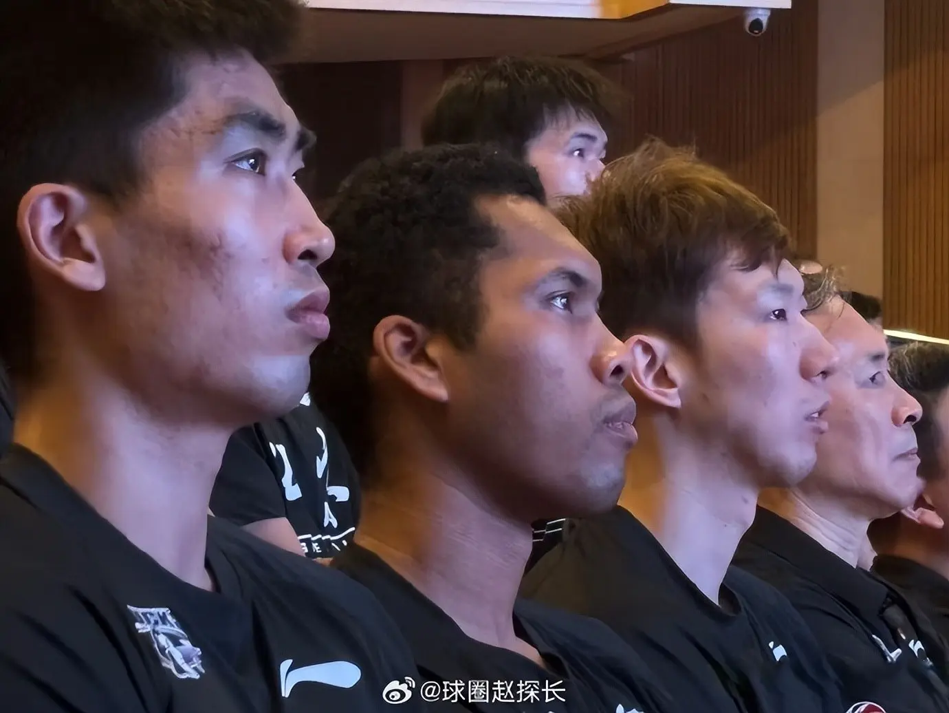 多支CBA球队组织队员观看九三阅兵，北京队最抢眼，范子铭成焦点