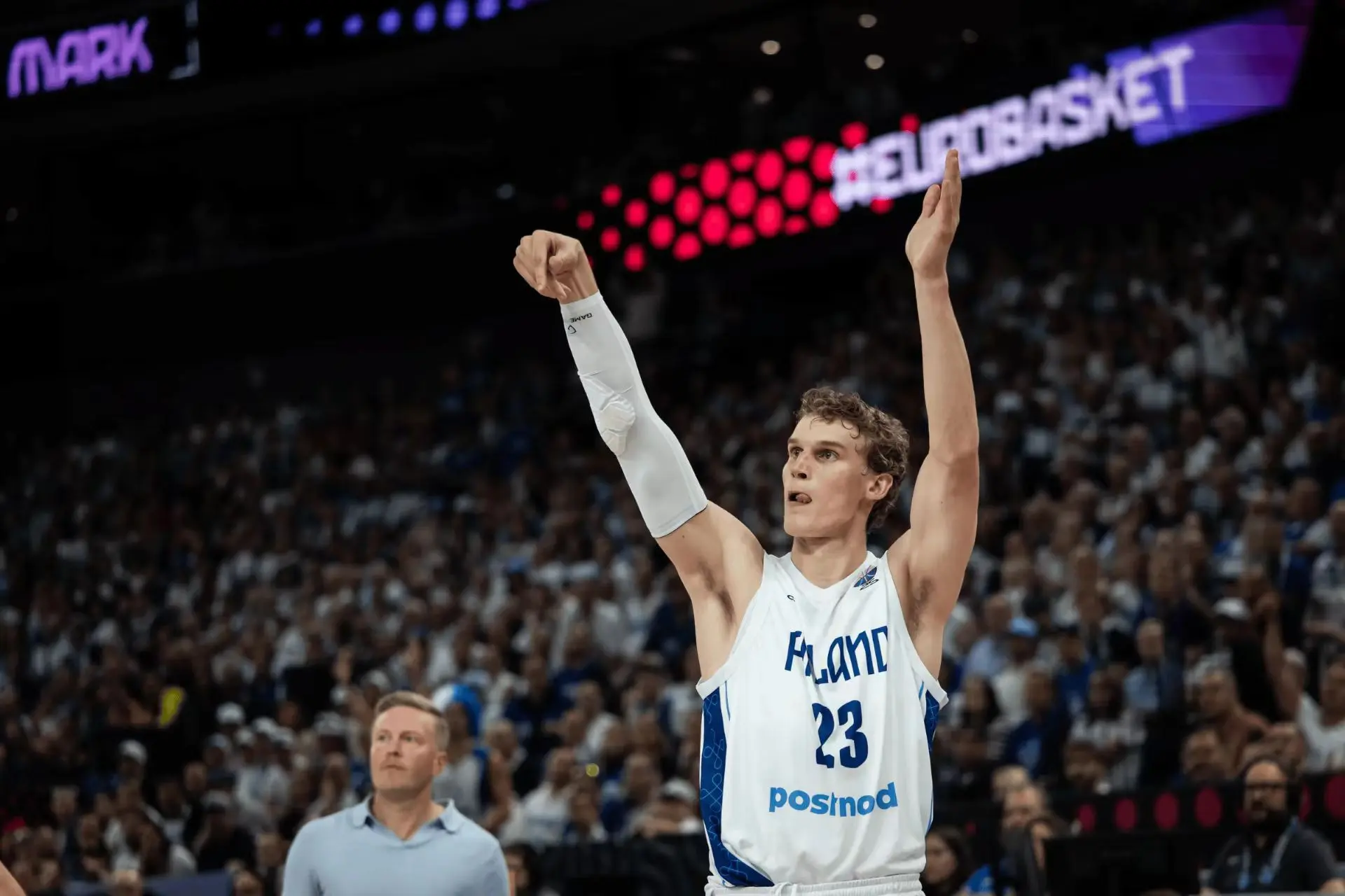 FIBA开启MVP投票：东契奇第五，约基奇得票14%第二，榜首得票29%