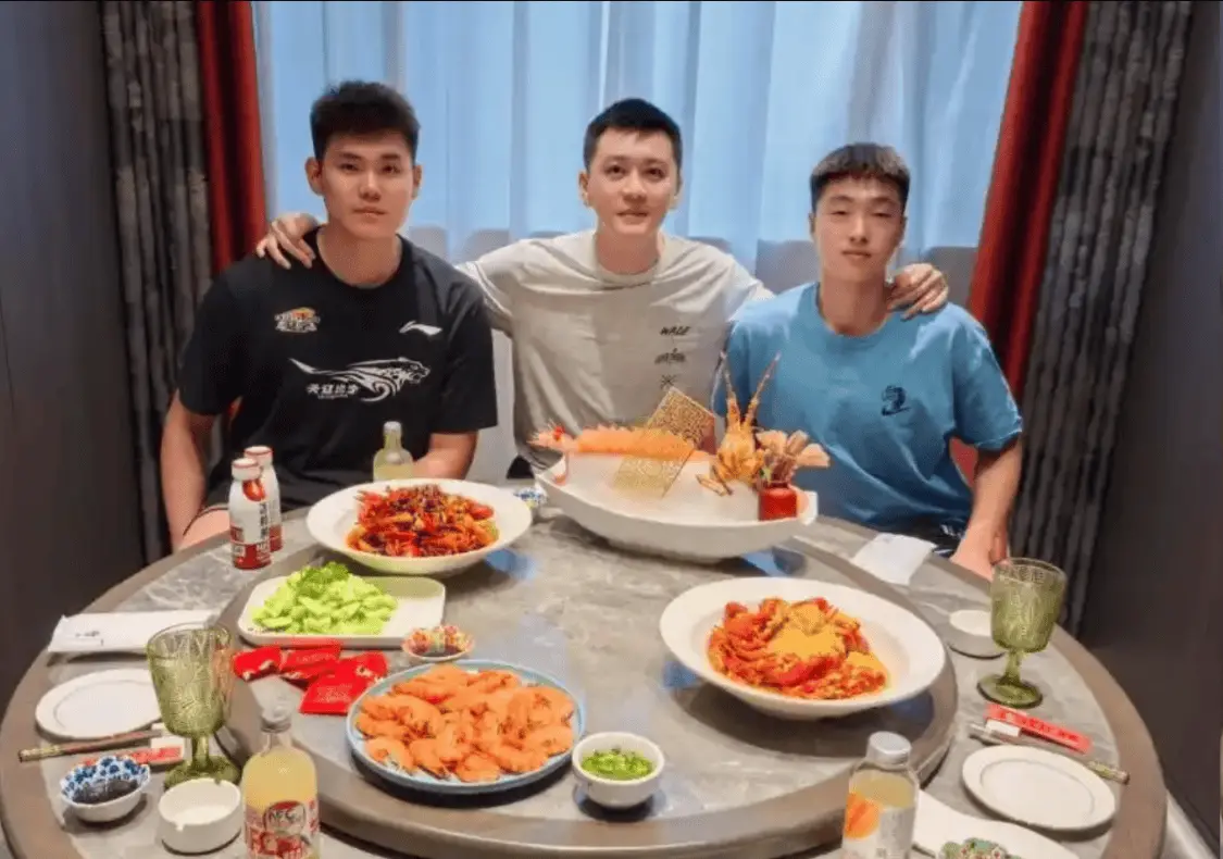 因祸得福！一仗干到西班牙联赛，球迷：他俩真是自己“打”出来的