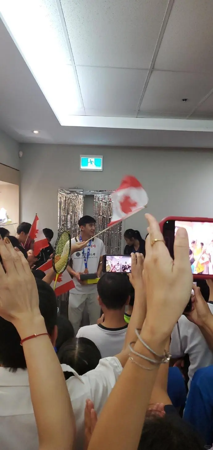 切乳猪！世锦赛季军赖浩俊回国受隆重欢迎 网友：系老广无疑了！