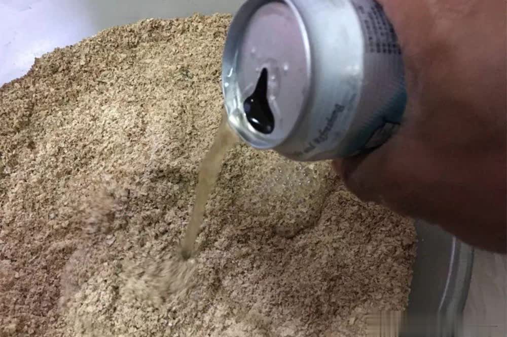 自制窝饵料，啤酒4种奇效用法通杀鲫鲤青草鳊