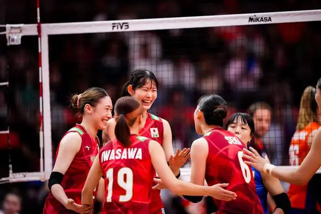 中国女排较日本谁更强？战欧美球队她们更有办法，技术细腻且抗打