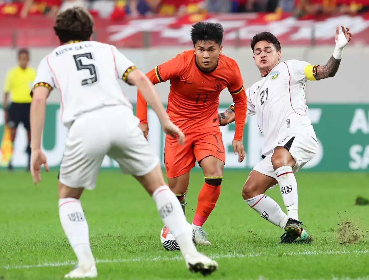 王钰栋致敬C罗，U23国足2-1东帝汶，最强对手14球狂胜抢占小组第1