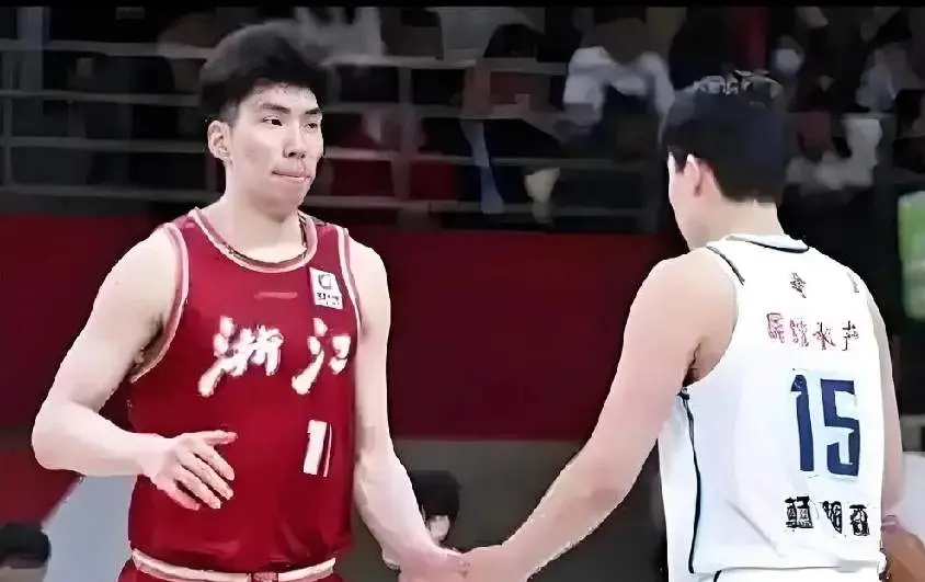 单换2米21高塔失败！张镇麟伤病导致身价暴跌，浙江不愿出余嘉豪
