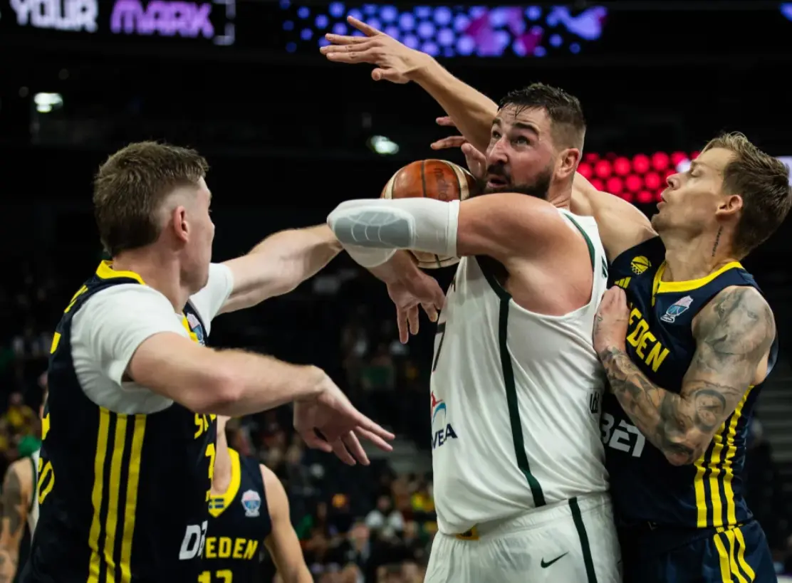 为胜利怒目圆瞪？瓦兰18+9+2断2帽打出巨星气势 立陶宛锁B组第二