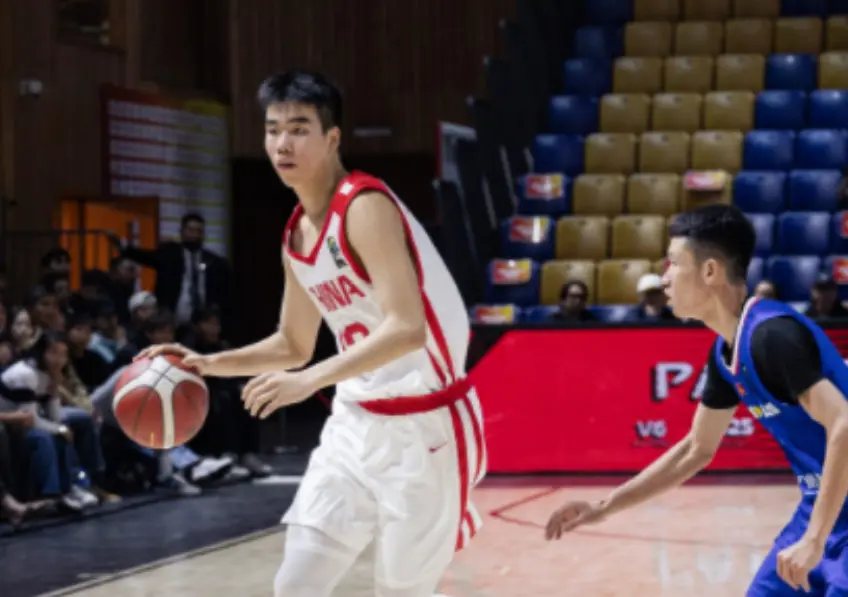 男篮15岁天才被NBA盯上？下一个丁彦雨航：中国队未来锋线靠他？