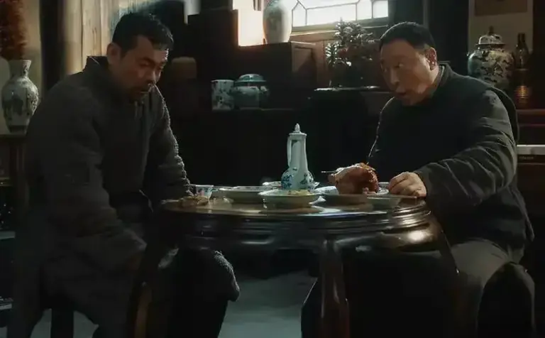 《生万物》19年后腻味回村表面认亲，实际投敌报复，早有预示