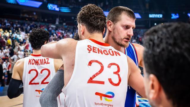 轰28+13击败约基奇！申京制胜抢断激情庆祝：全场球迷为他高呼MVP