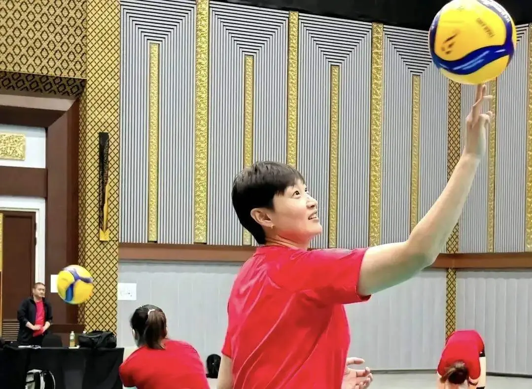 中国女排2025世锦赛成绩不佳！球迷对2位教练表达不满，你怎么看