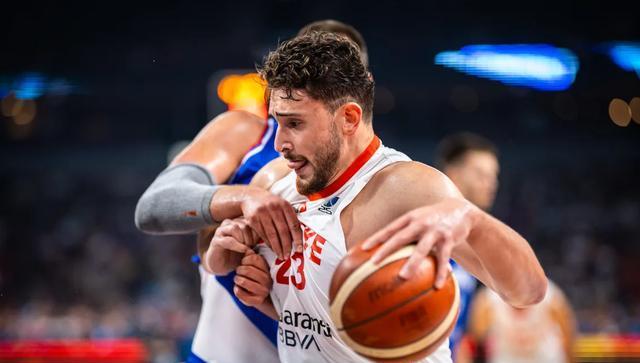 轰28+13击败约基奇！申京制胜抢断激情庆祝：全场球迷为他高呼MVP