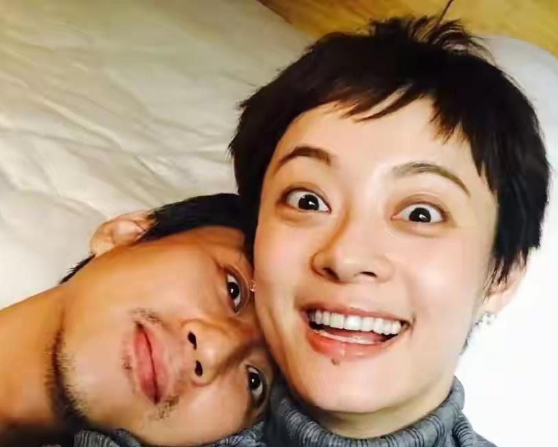 孙俪做梦也想不到，46岁“吊儿郎当”的邓超，开始为她争光了！