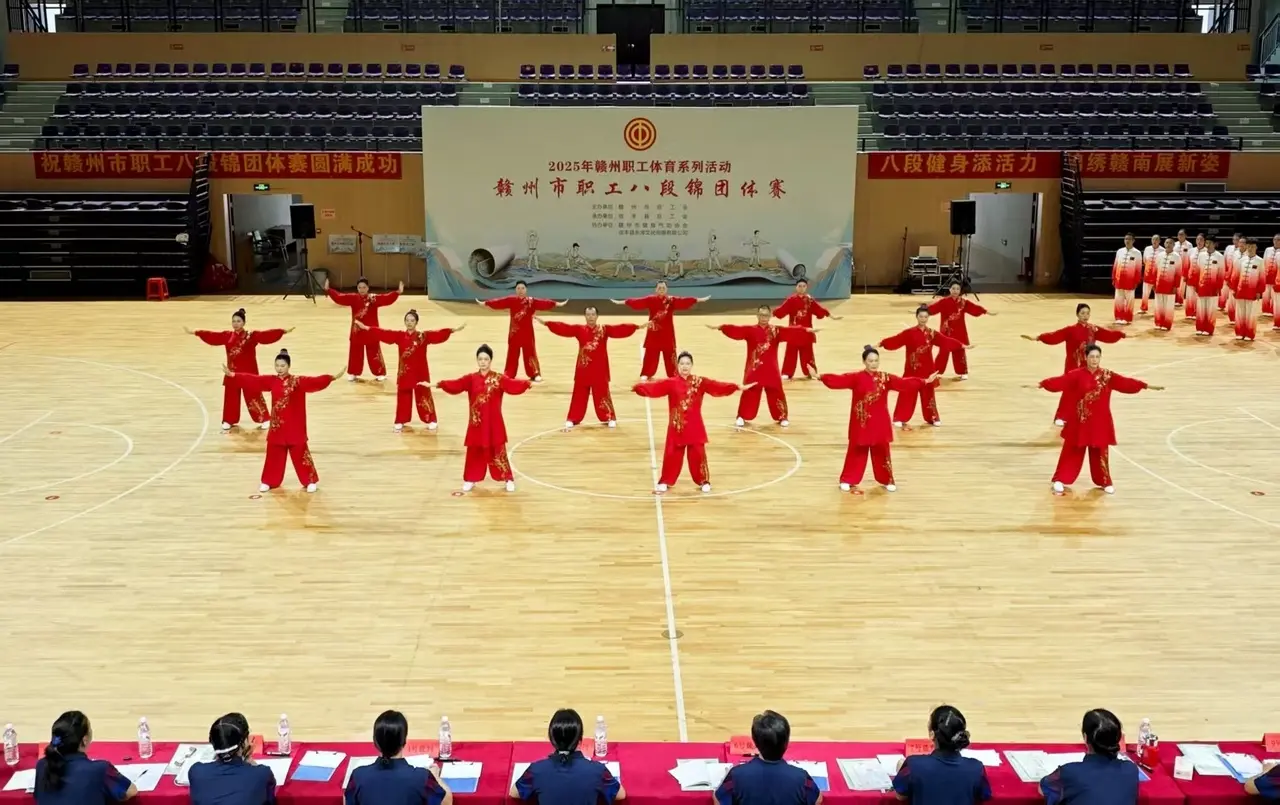 江西赣州市职工八段锦团体赛举行