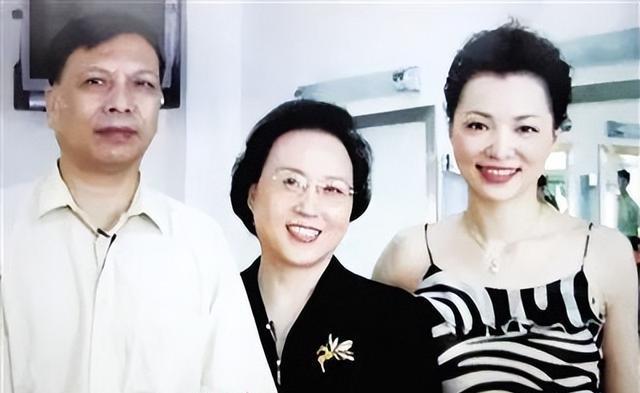 董卿：从“央视一姐”到“人间蒸发”，她到底经历了什么？