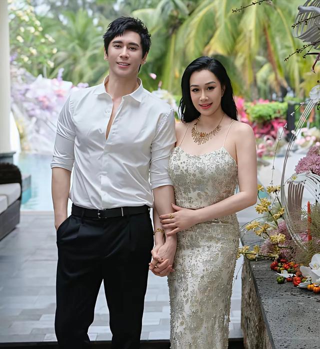 笑不活，张维伊被网友吐槽之后，孙丞潇不语，只是一味在厨房升咖