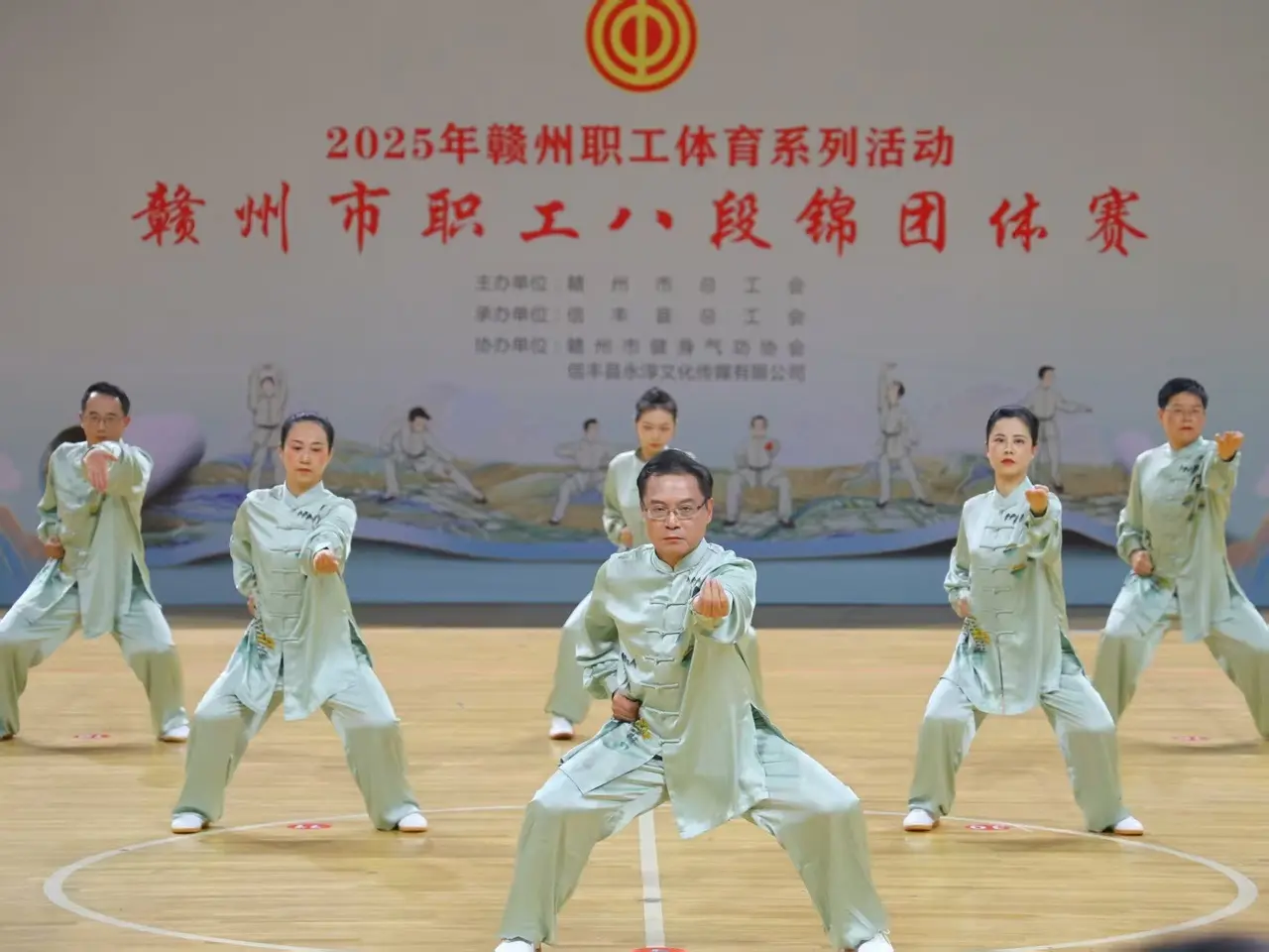 江西赣州市职工八段锦团体赛举行