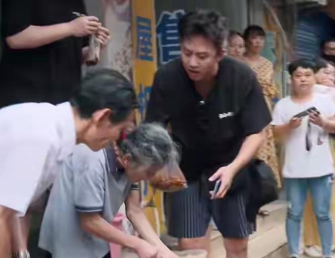 孙俪做梦也想不到，46岁“吊儿郎当”的邓超，开始为她争光了！