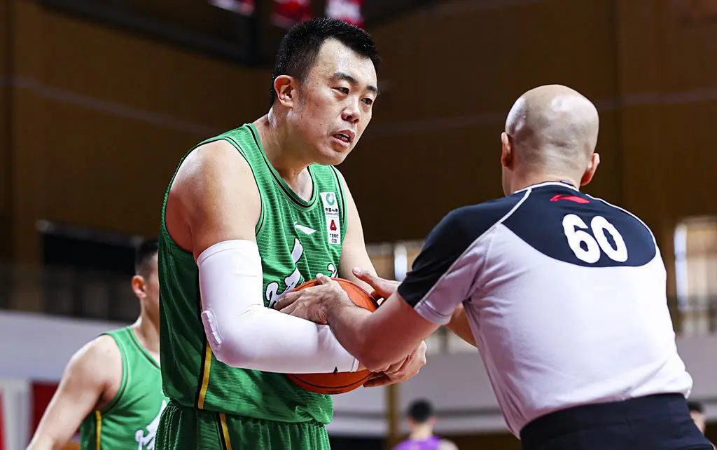接班韩德君！新辽篮队长没悬念，不学胡明轩模式，李晓旭只打1年