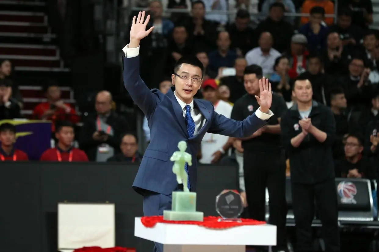 接班韩德君！新辽篮队长没悬念，不学胡明轩模式，李晓旭只打1年