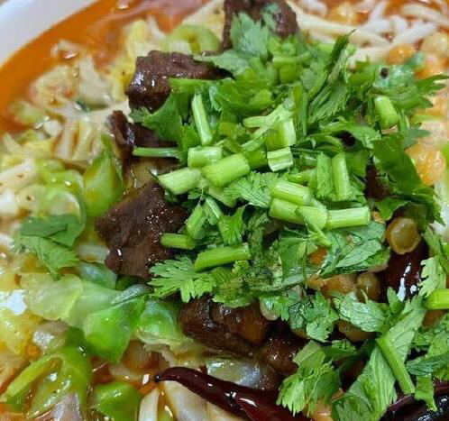 淄博小店两碗面8元吃撑，半年火遍全城，回头客为何天天来？