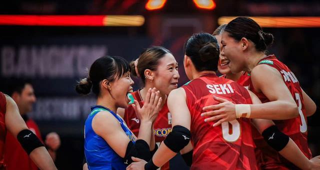 世锦赛4强落位！奥运亚军出局，诞生4个事实，中国女排只剩一条路