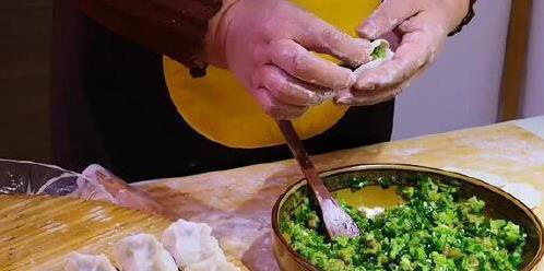 萝卜饺子从不焯水，3个技巧让味道翻倍，鲜到全家抢着吃