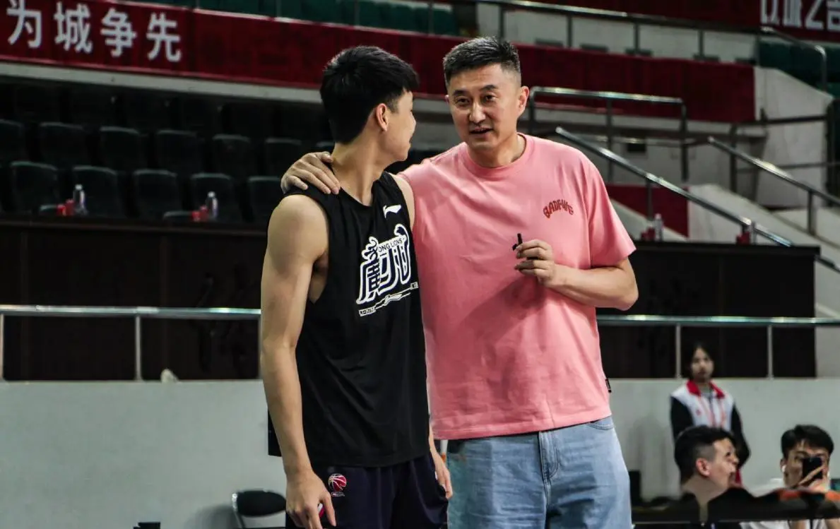 广东男篮拒绝爆冷！杜锋全力出击，焦泊乔上演首秀，新援确定出战