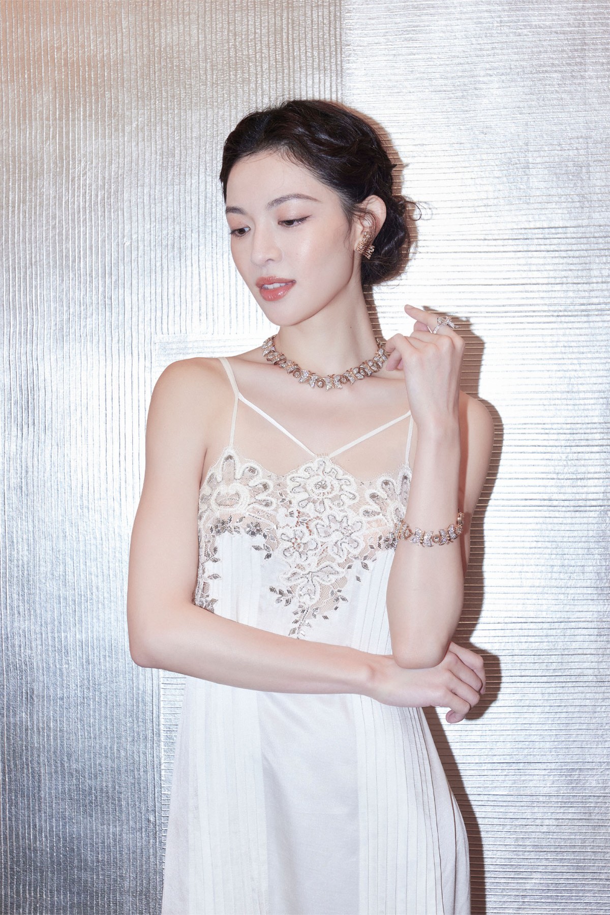 钟楚曦自己化妆能省一套房