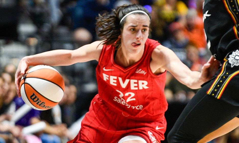 WNBA印第安纳狂热球星克拉克宣布赛季报销！本赛季两次遭遇腹股沟伤势
