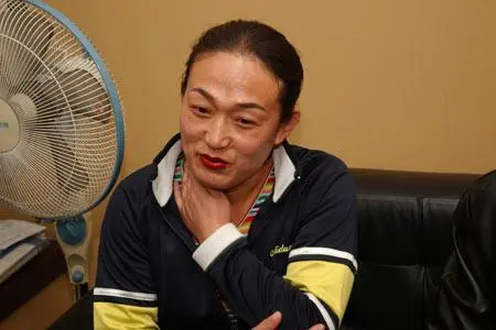 举重冠军邹春兰，退役辗转多地，曾干搓澡工，今生活安定却未生子