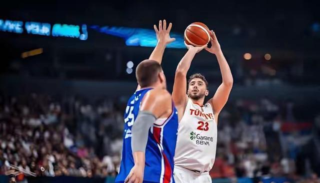 NBA火箭官方盛赞：申京欧锦赛MVP排行第1&场均21.6分+9.6板+6.8助