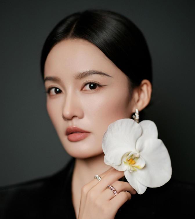 看李沁如何用穿搭提升气质，打造女神范儿，时尚感满满