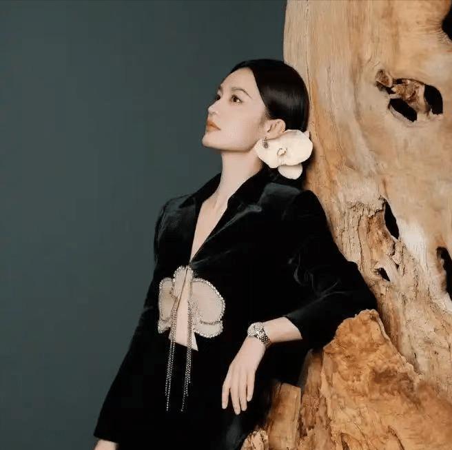 看李沁如何用穿搭提升气质，打造女神范儿，时尚感满满