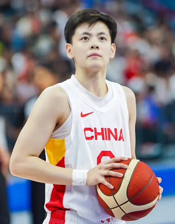 23岁后卫场均23.5+4.2断！女版哈德森复刻杨舒予？宫鲁鸣明年选她？