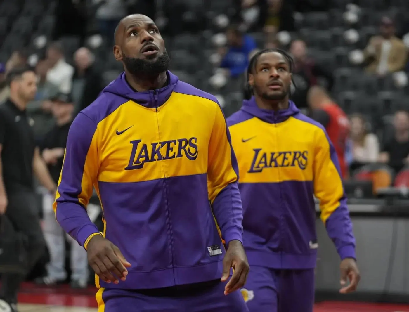 NBA内部人士爆料，湖人不会将詹姆斯送到勇士，他们不要巴特勒