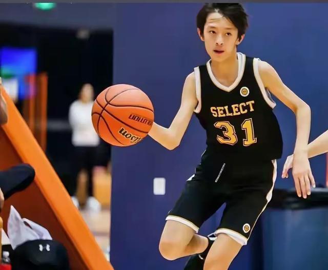 孙俪儿子真争气！14岁身高1米7不要娱乐圈只要CBA，颜值高还努力